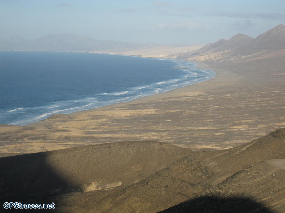 La plage de Cofete, l'islote et Barlovento cette fois depuis le col Agua de Oveja (la piste)