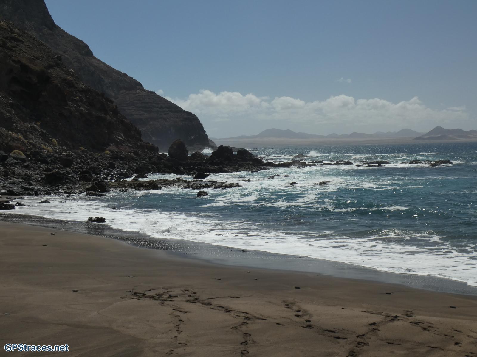 La plage de sable noir