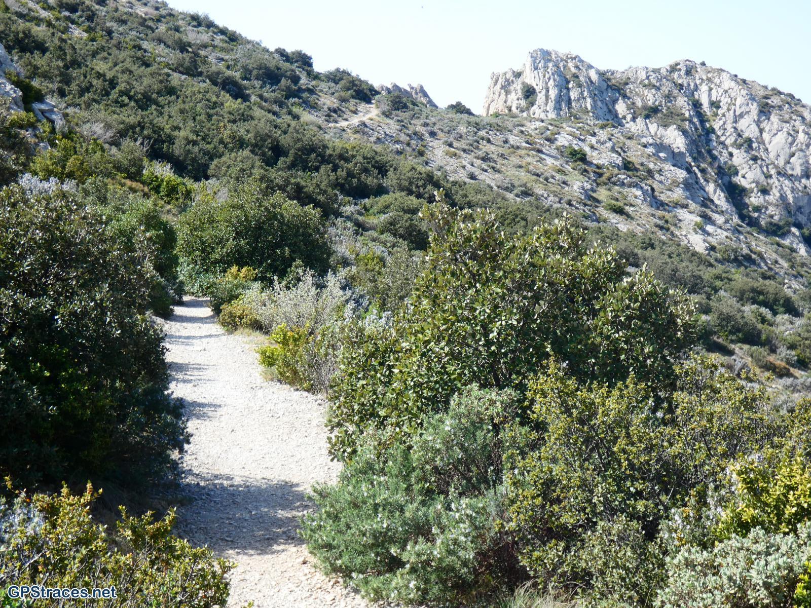 La montée vers la tour des Opies