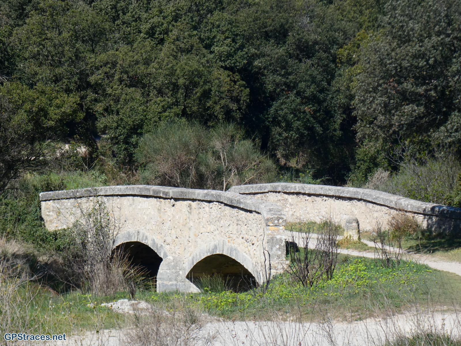 Bouches du Rhône-Alpilles - Eygalières - Aureille - Le Gros Calan–2