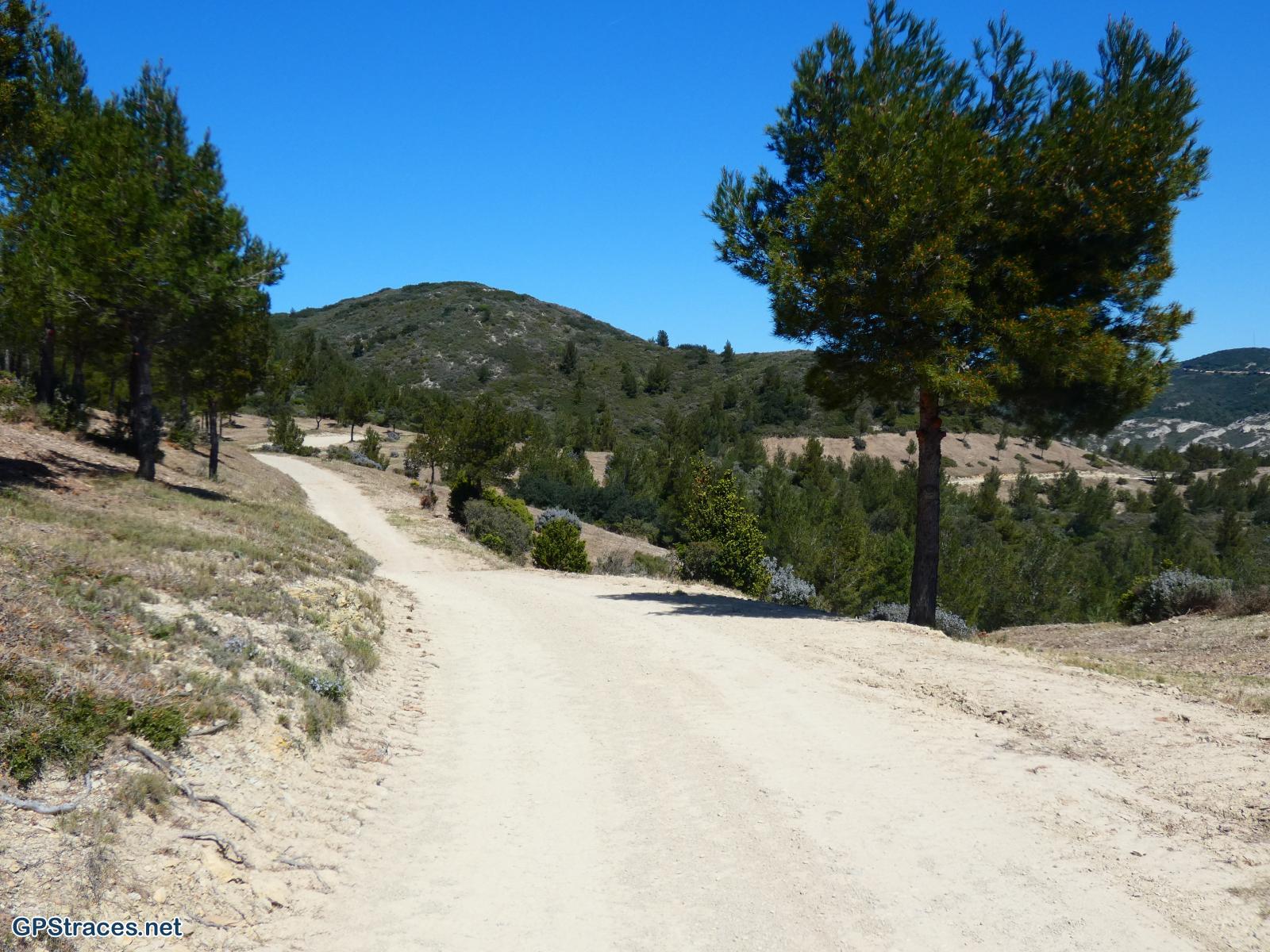 Bouches du Rhône-Alpilles - Eygalières - Aureille - Le Gros Calan–12