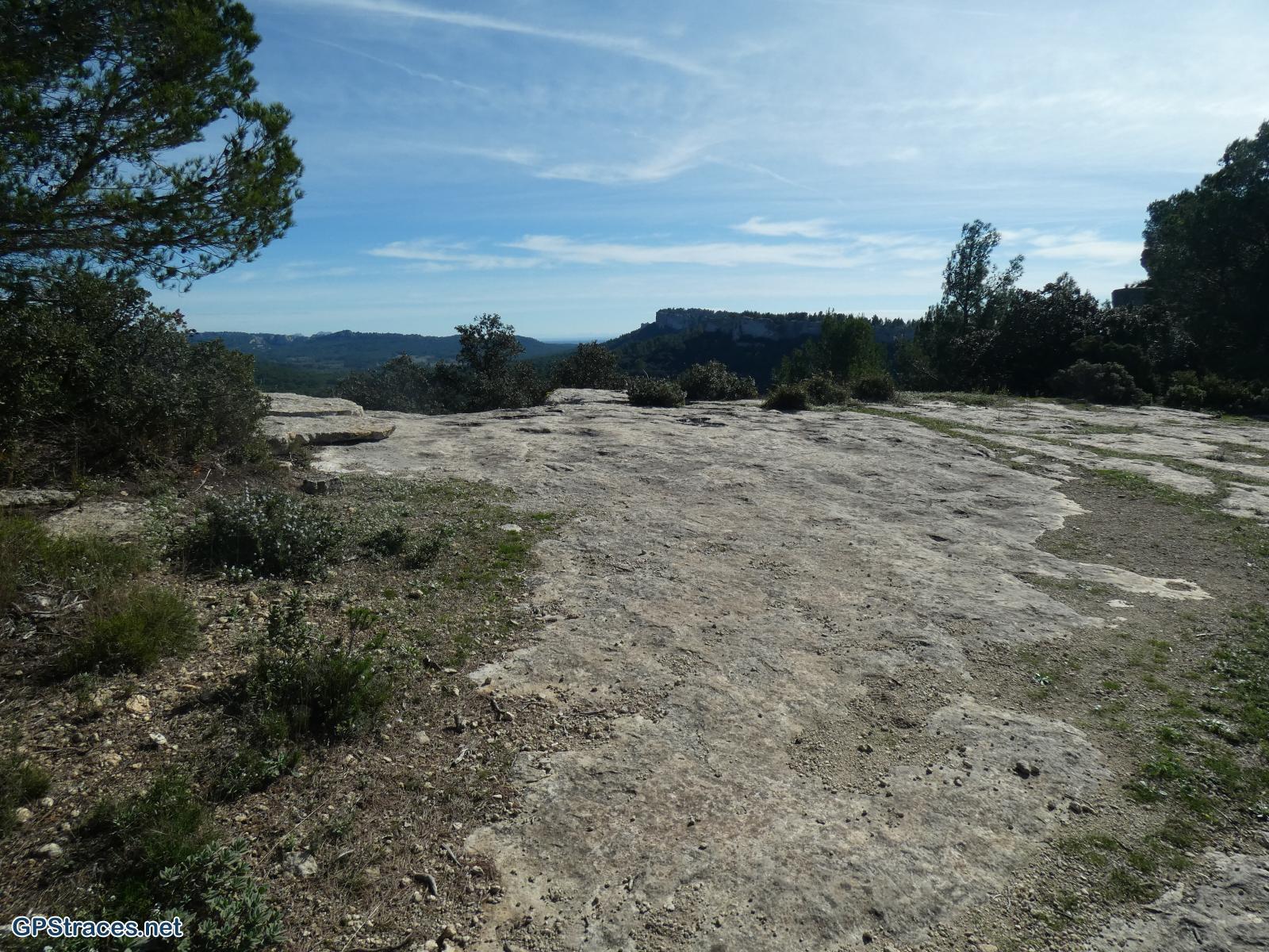 Bouches du Rhône-Alpilles - La falaise du vallon de la Lèque–4