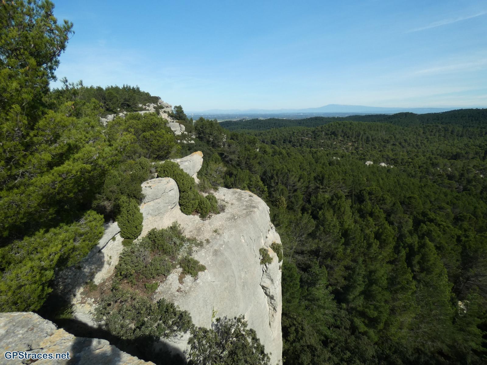 Le Mont Ventoux dans le lointain
