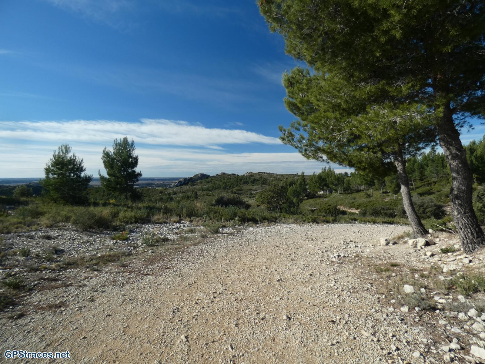 Bouches du Rhône-Alpilles : Des Gipières aux Calans–0
