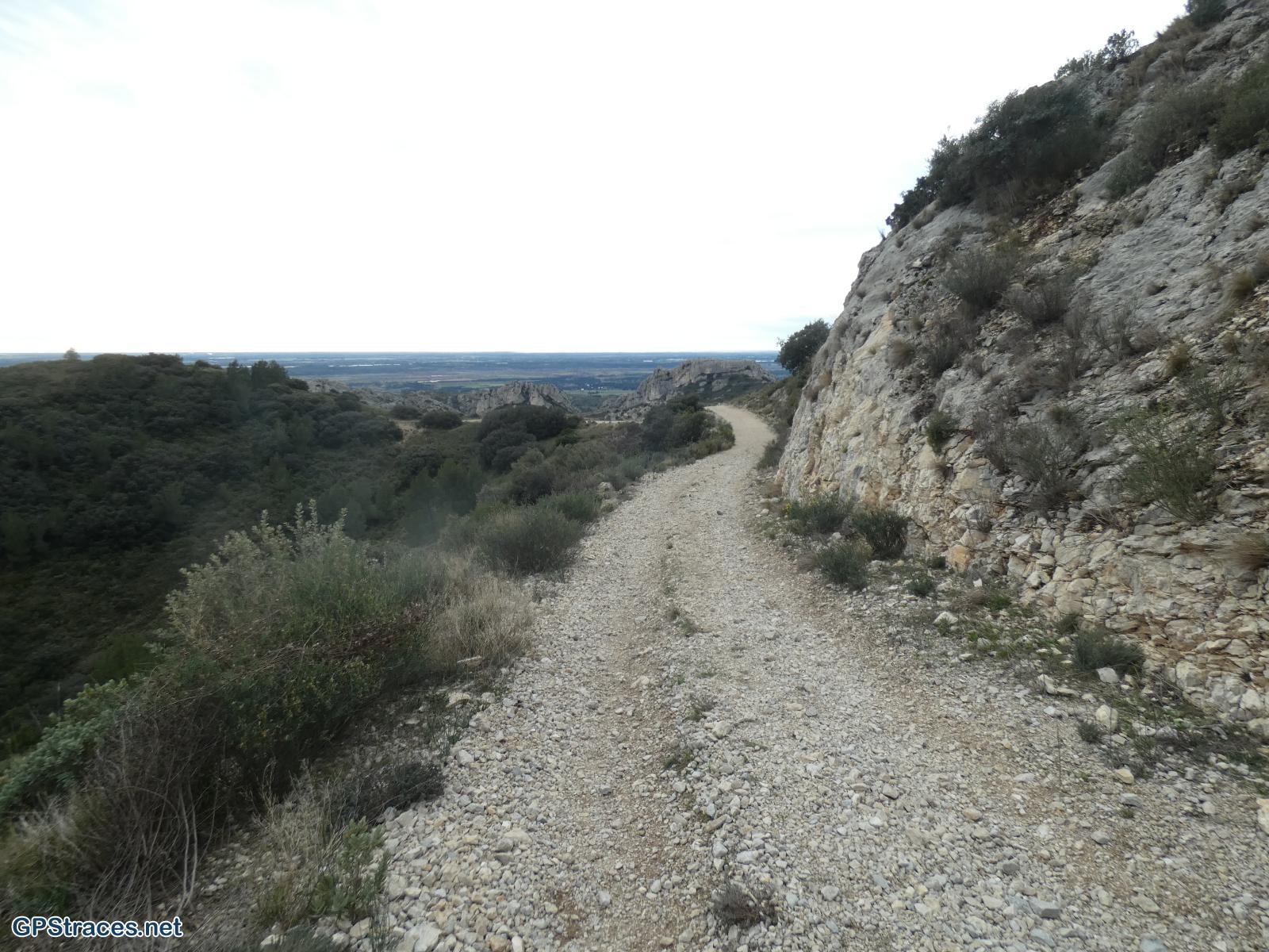 Bouches du Rhône-Alpilles : Des Gipières aux Calans–11