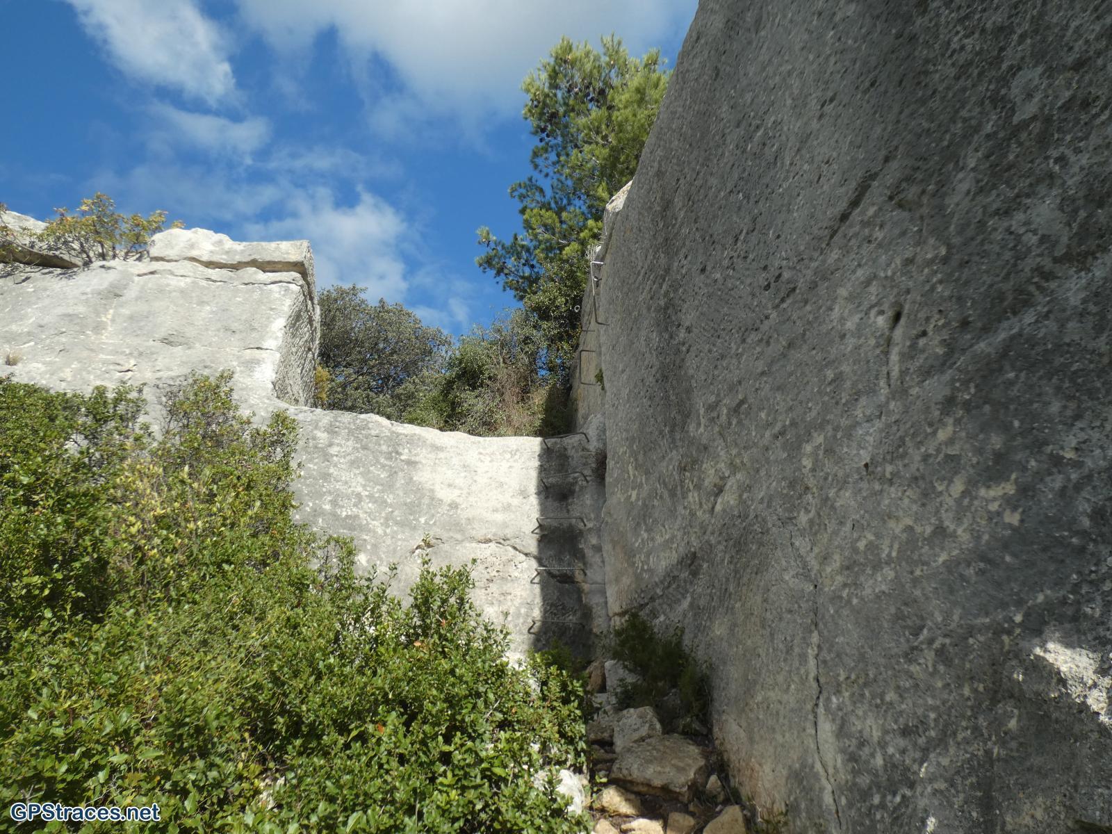 Passage de mains-courantes et de marches