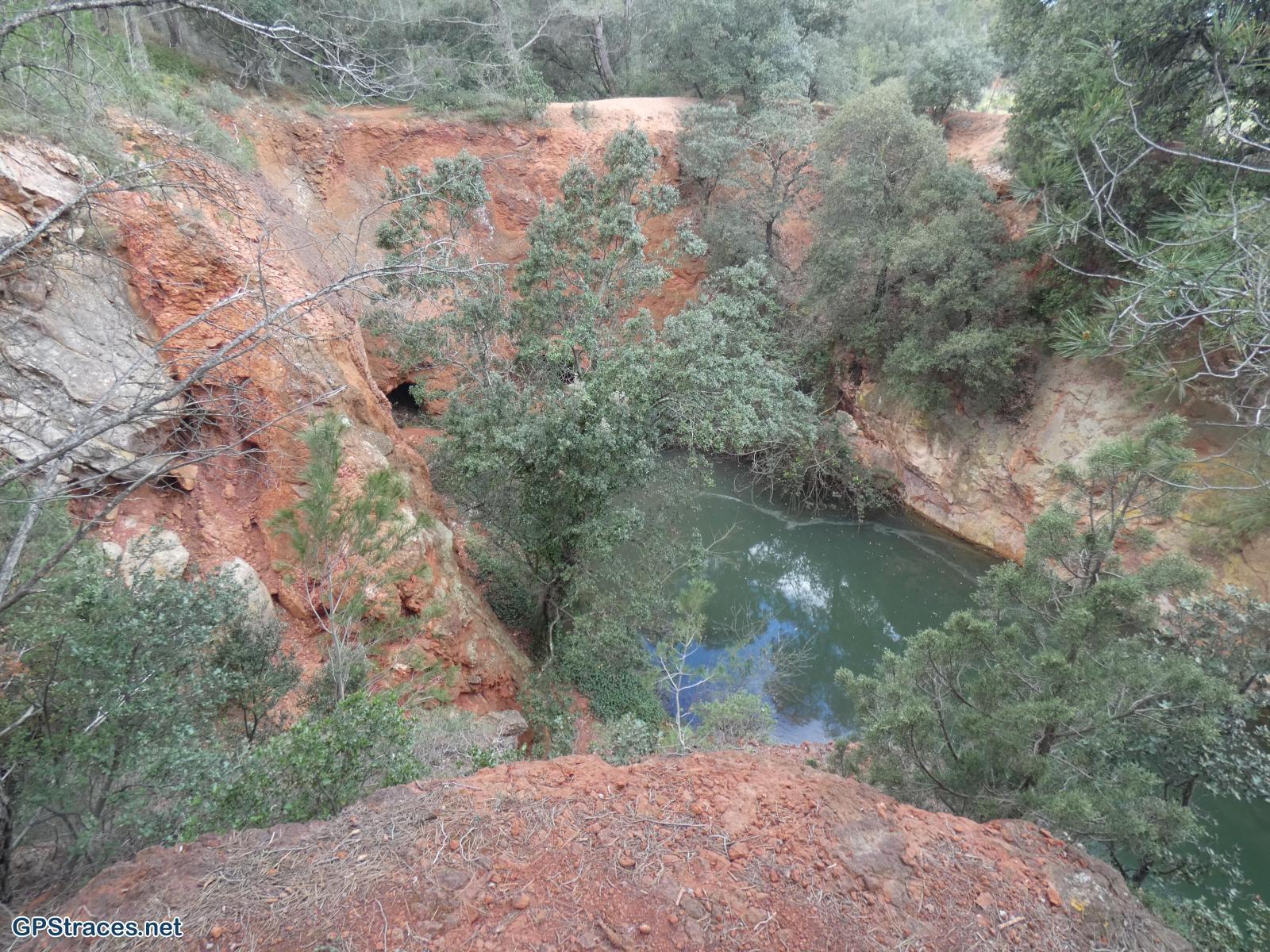Une ancienne carrière de bauxite