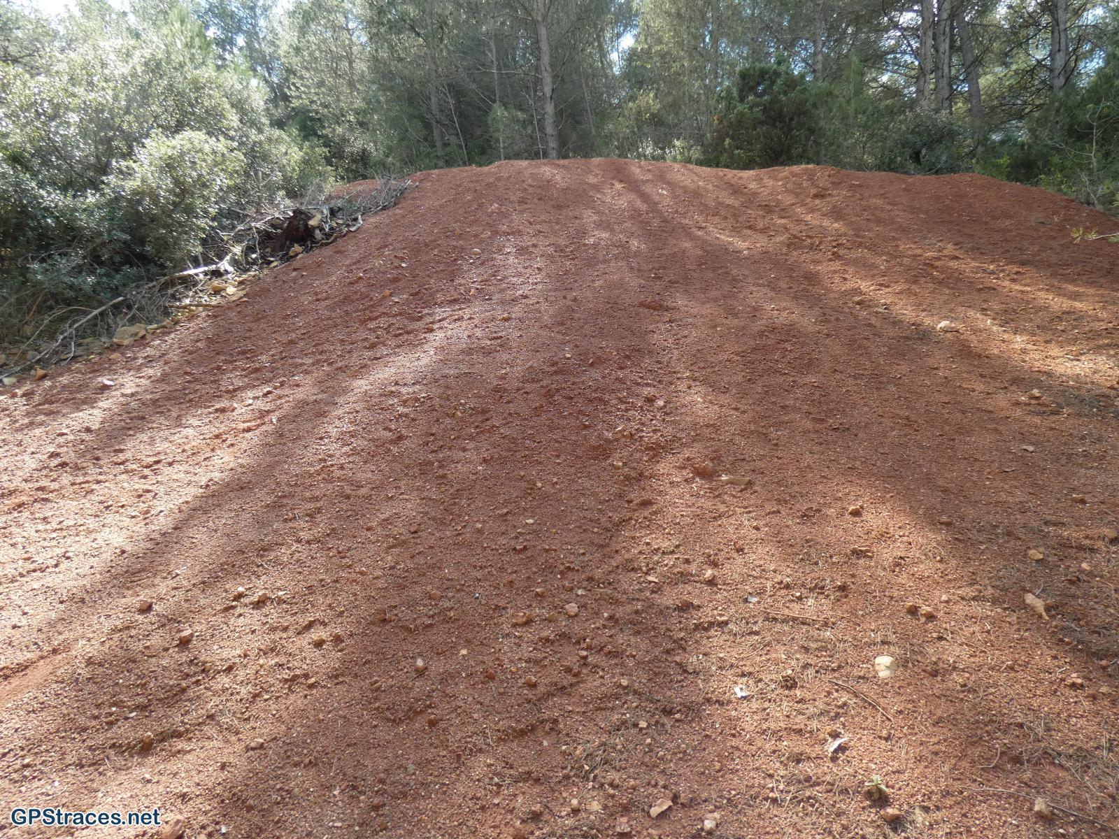 Une carrière de bauxite