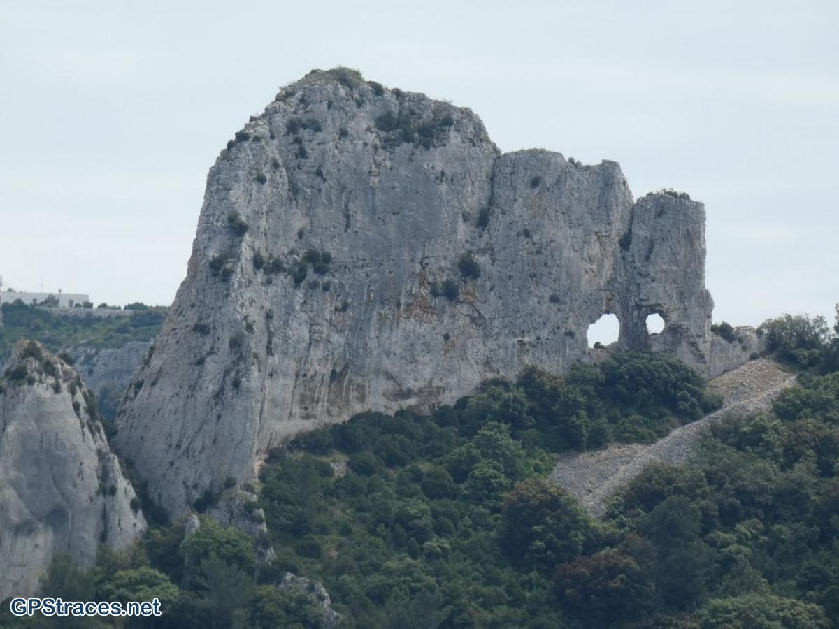 Le rocher des deux trous
