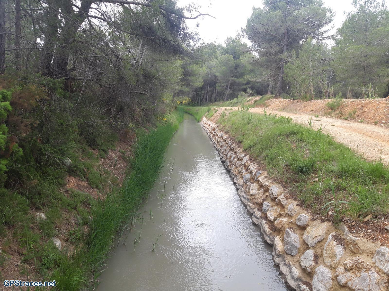 Le canal des Baux de Provence