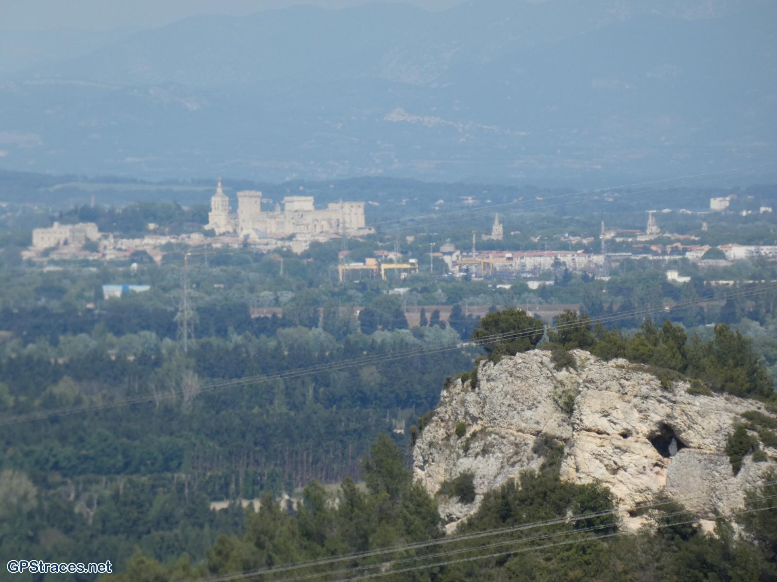 Avignon et la Vierge du Rocher de Magne