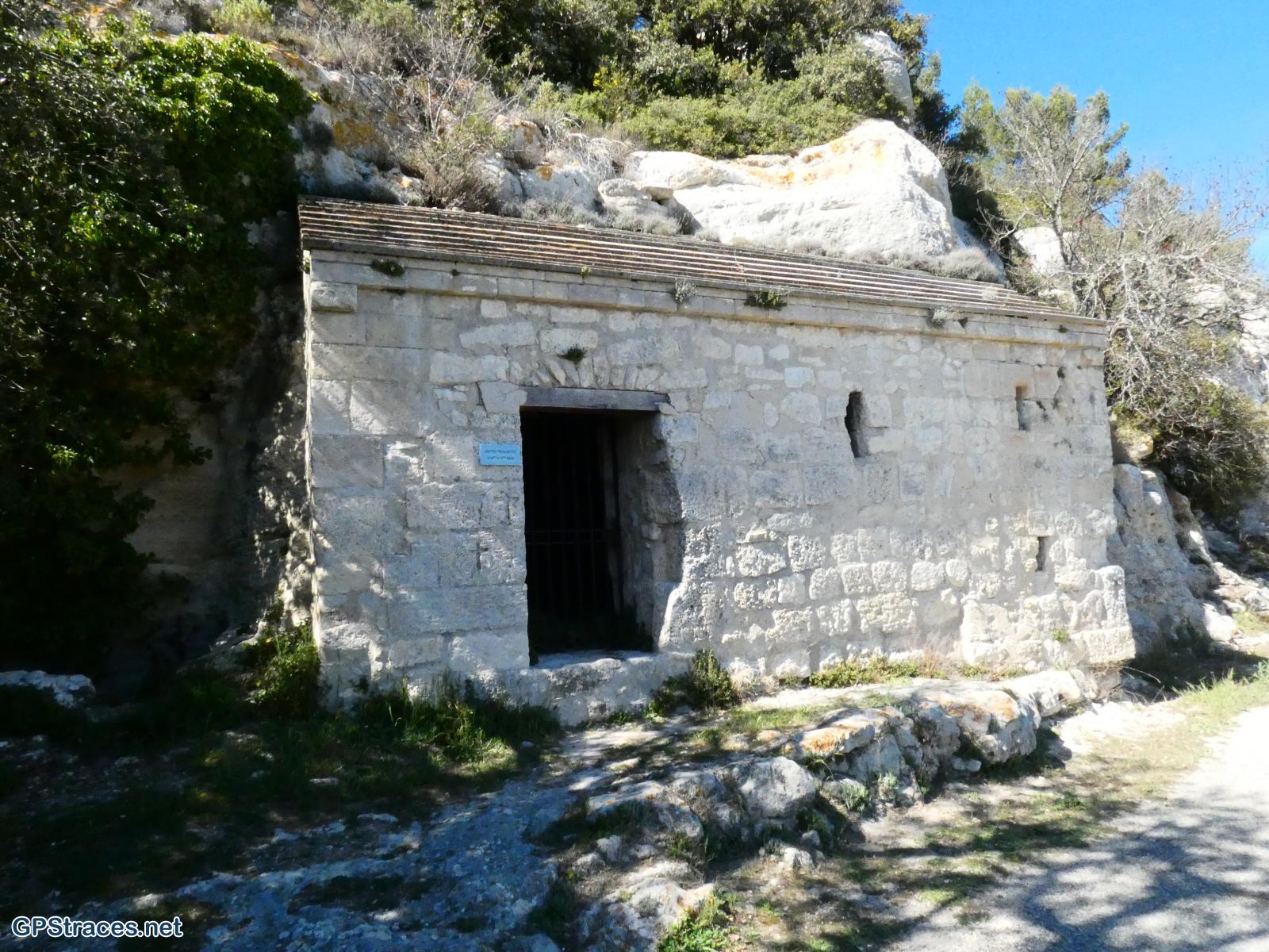 Bouches du Rhône-La Roque d'Anthéron -  Chaine des Côtes - Chapelle Ste Anne de Goiron–7