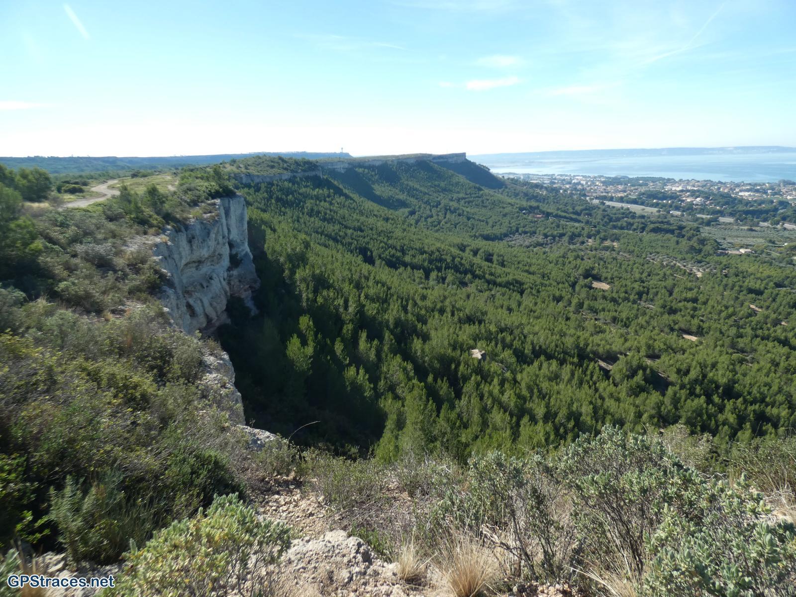 Bouches du Rhône-Velaux, croix de Rognac, cascade de Malaga et plateau du Grand Arbois–5