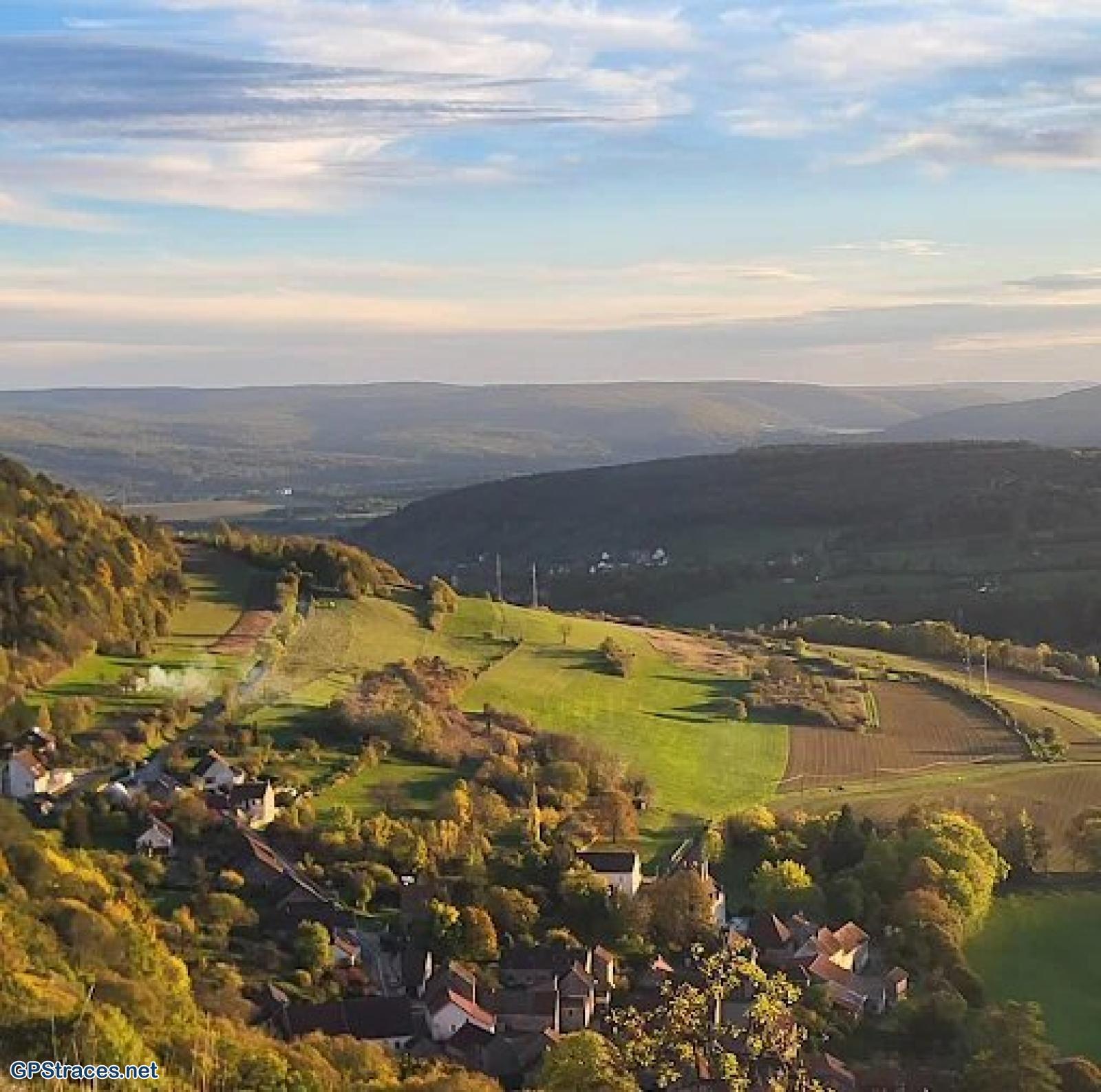 Vue depuis les falaises au dessus de Beaulme la Roche
