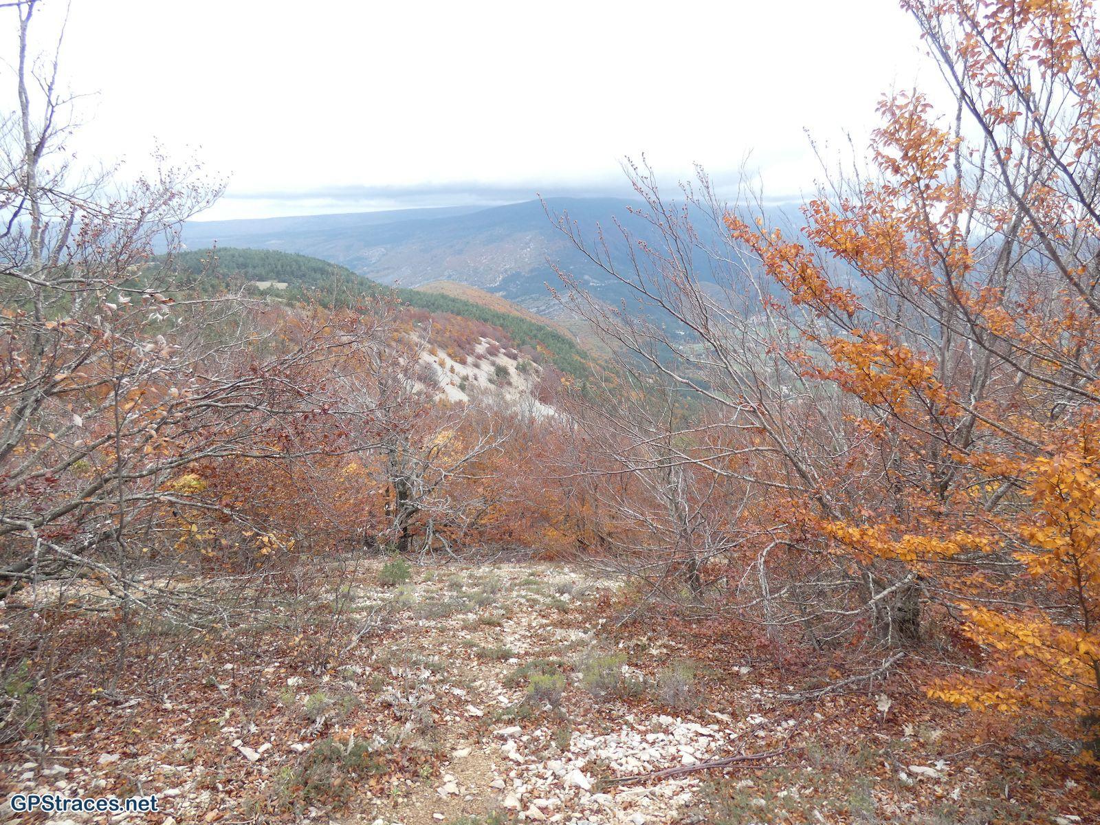 Le mont Ventoux dans les nuages