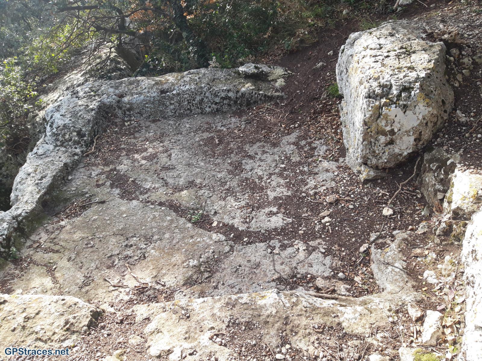 Une cuve lapidaire