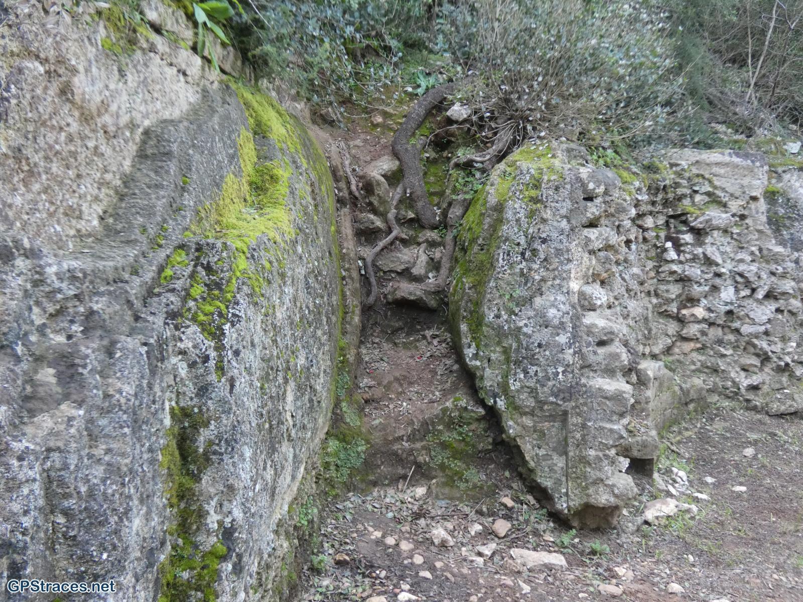 Concrétions sur l'aqueduc