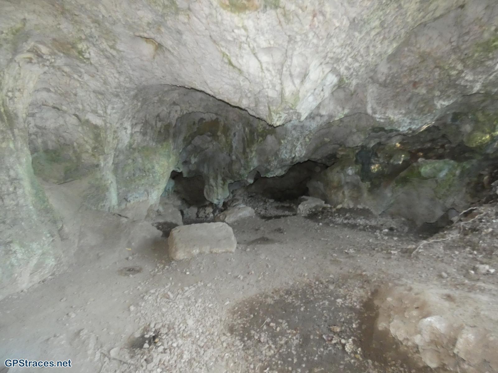 Une grotte vers la Combe Pradier