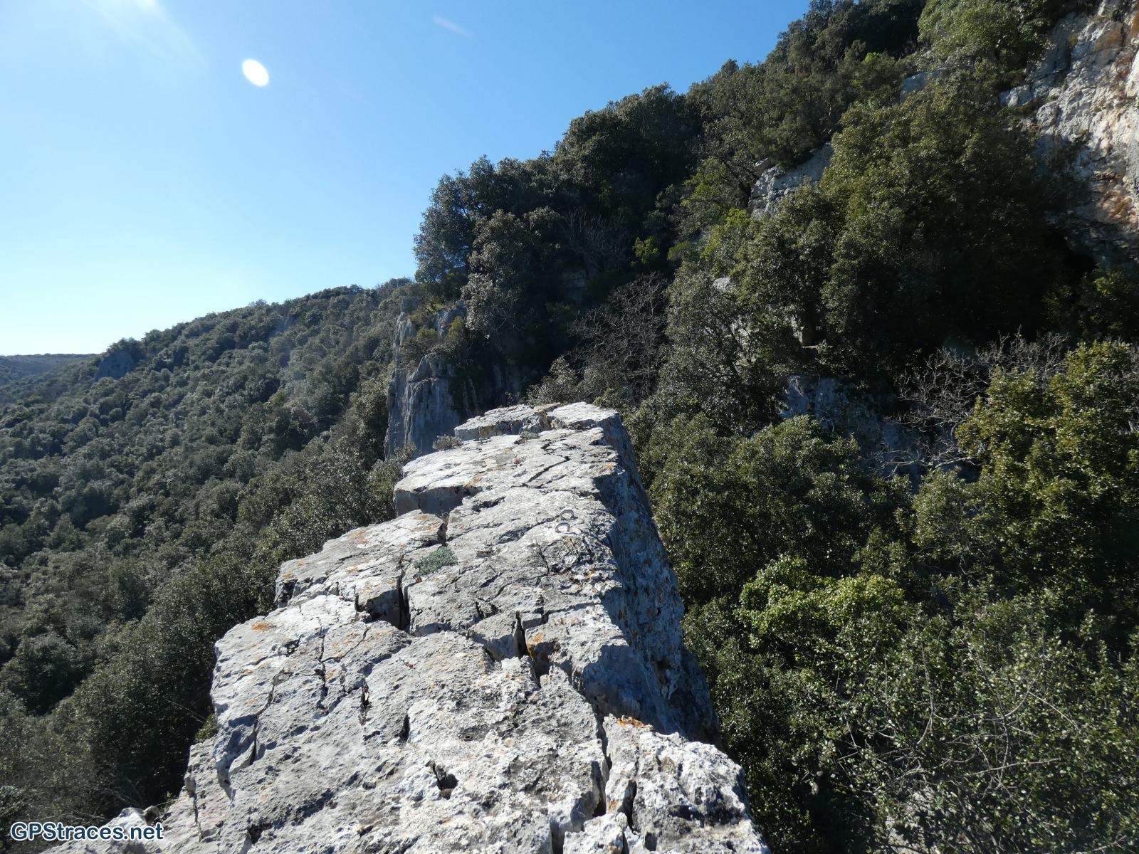Sur l'éperon rocheux