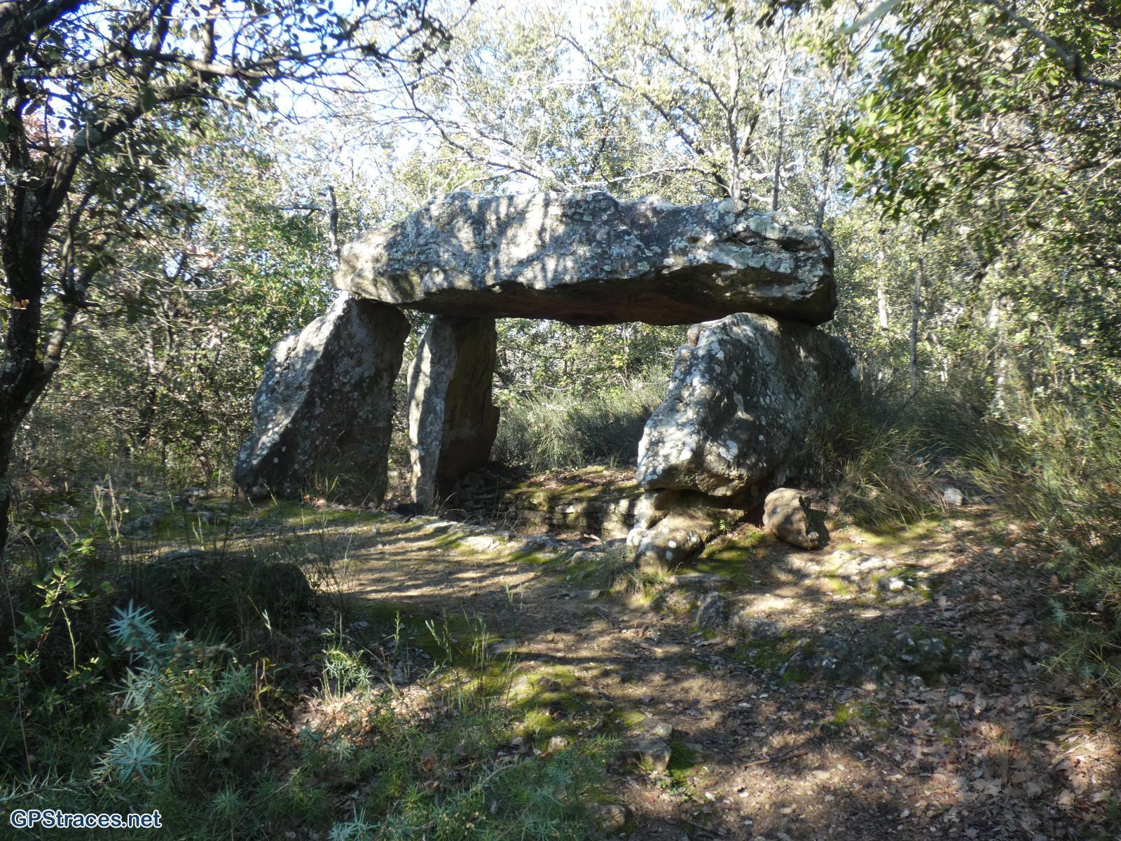 Le dolmen de Coucouvèze