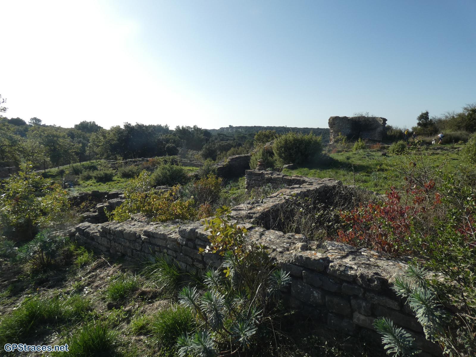Gard-Chapelle St-Pierre - Camp de César–13