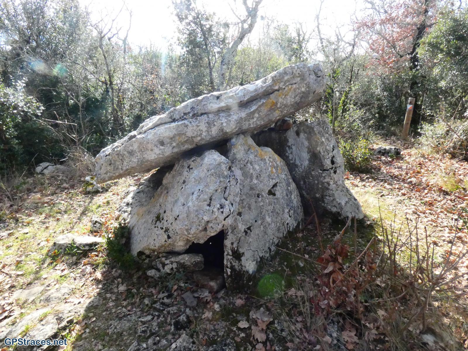 Le dolmen de la Maison des Fées