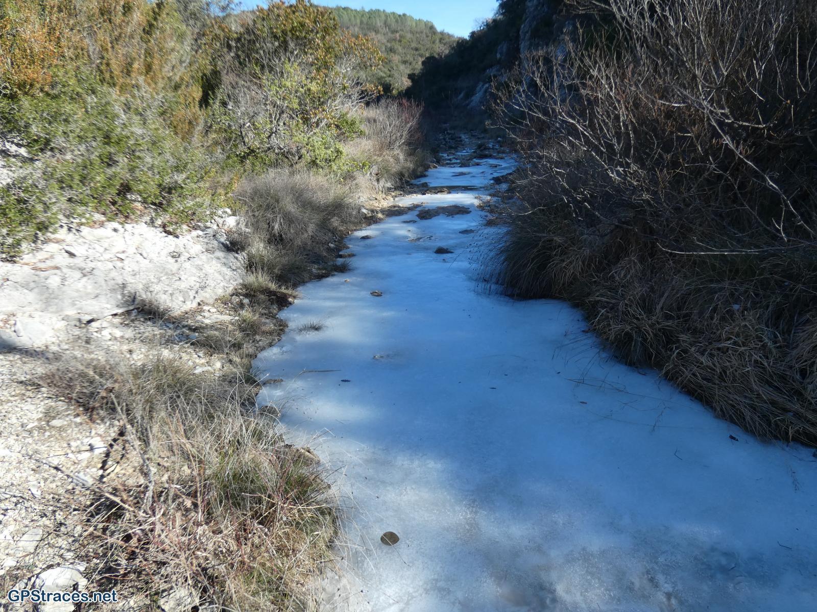 Le ruisseau de la Luquette est gelé