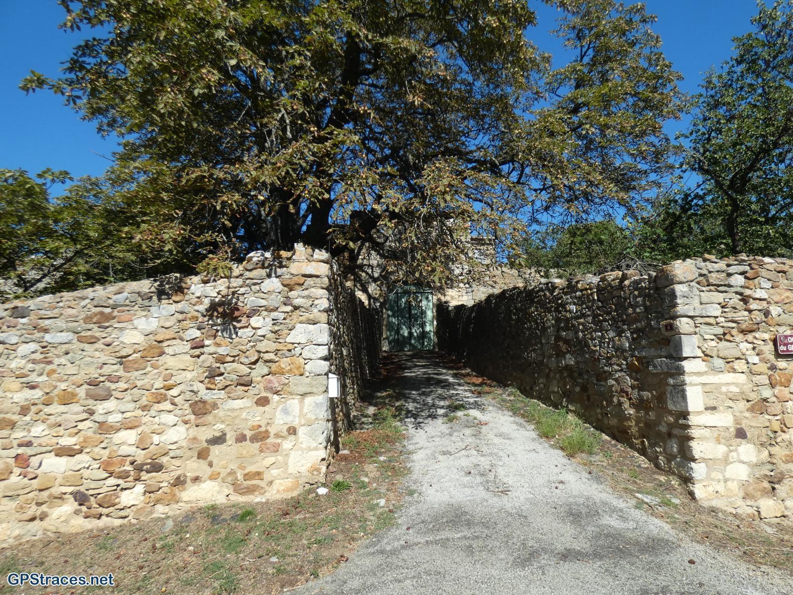 Le château de Pougnadoresse