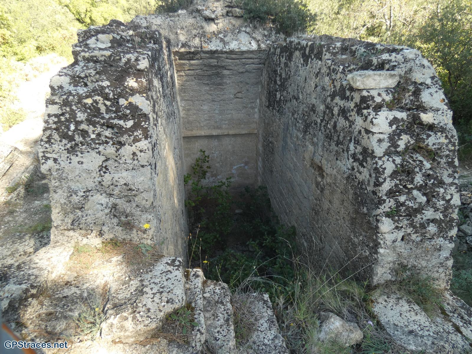 Gard-De Vers Pont Du Gard à Collias–5
