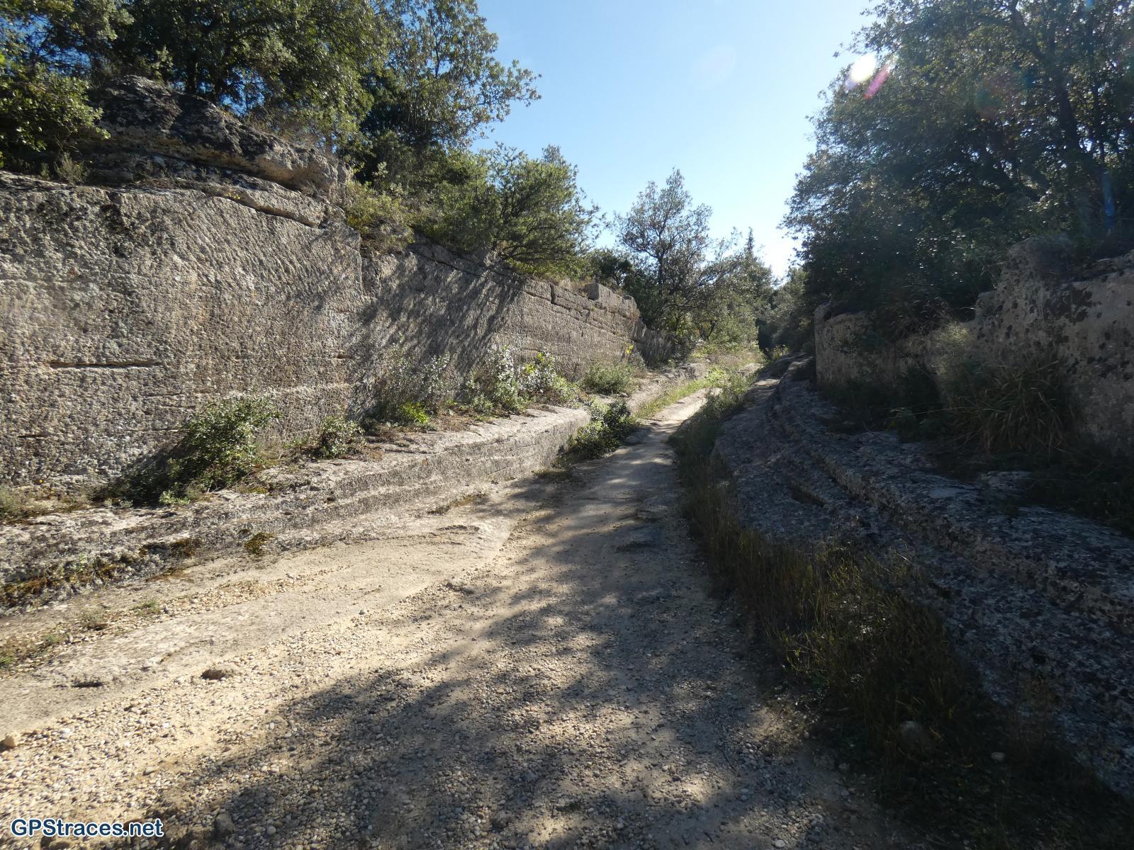 Gard-De Vers Pont Du Gard à Collias–16