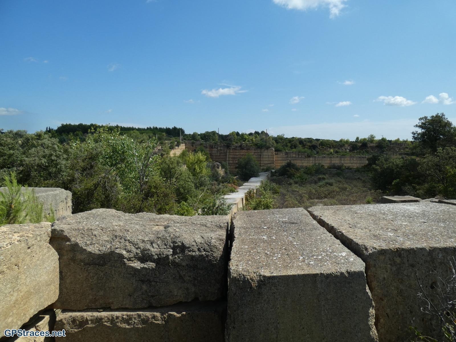 Gard-De Vers Pont Du Gard à la Pierre Plantée–4