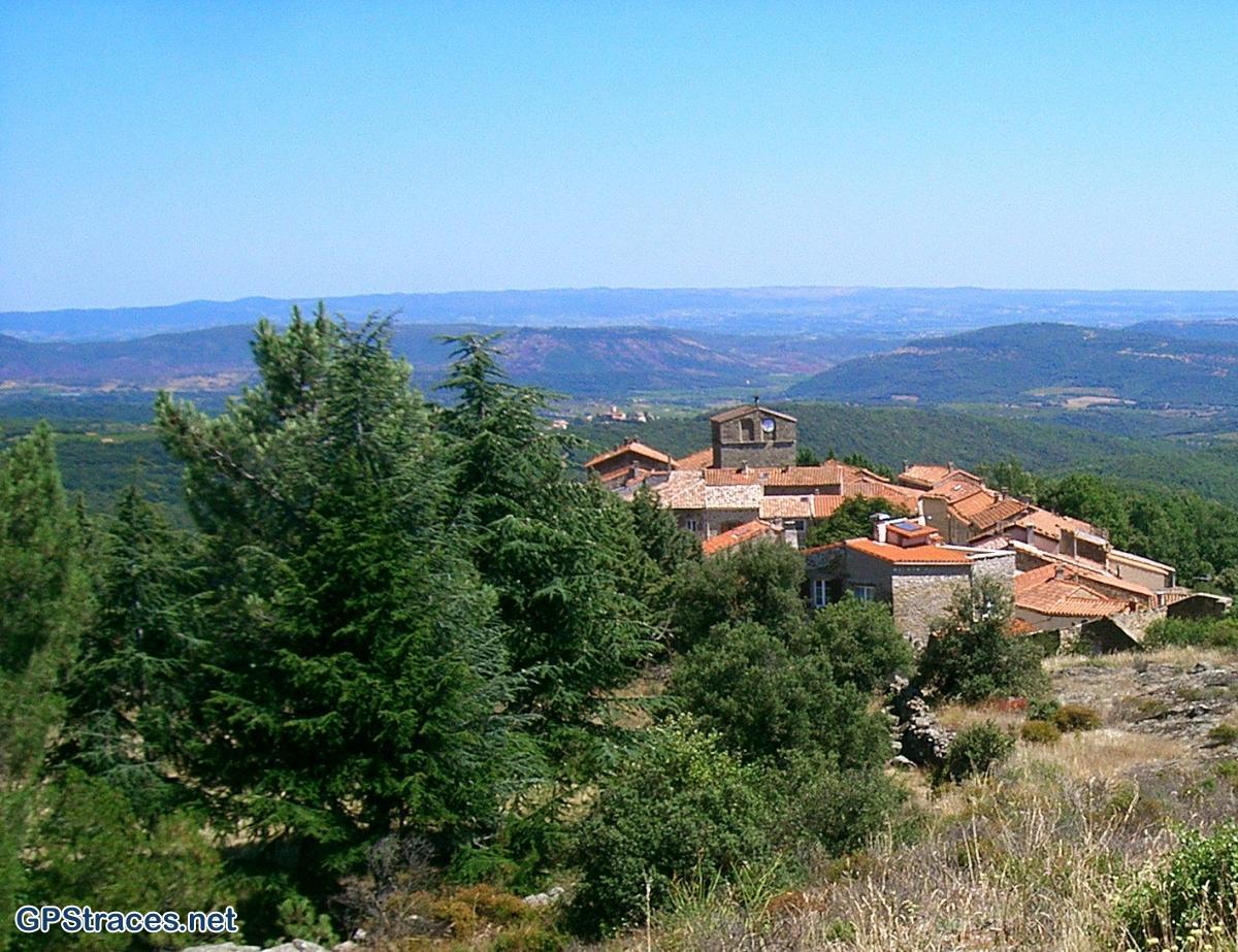 Le village de Soumont, peu avant d'arriver à Lodève