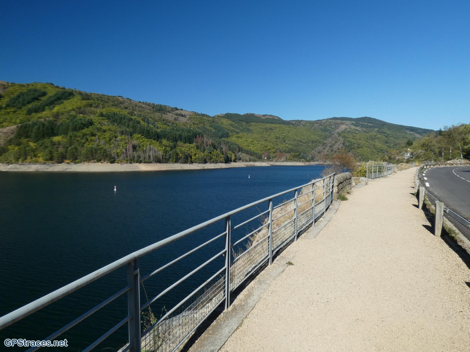 Sur le barrage