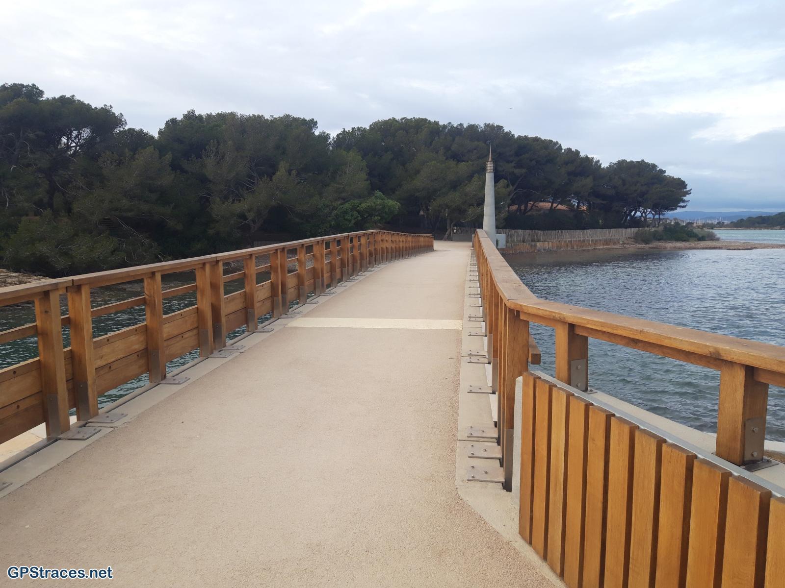La passerelle du Gaou
