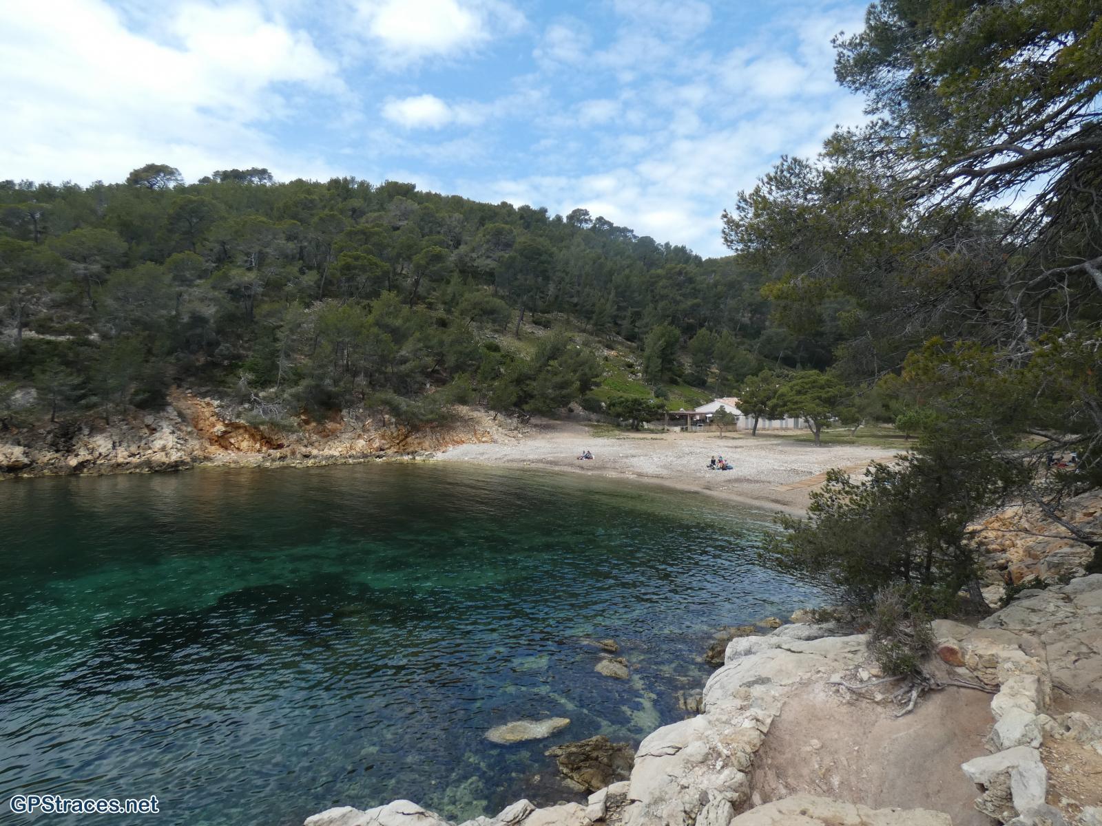 La calanque du port d'Alon