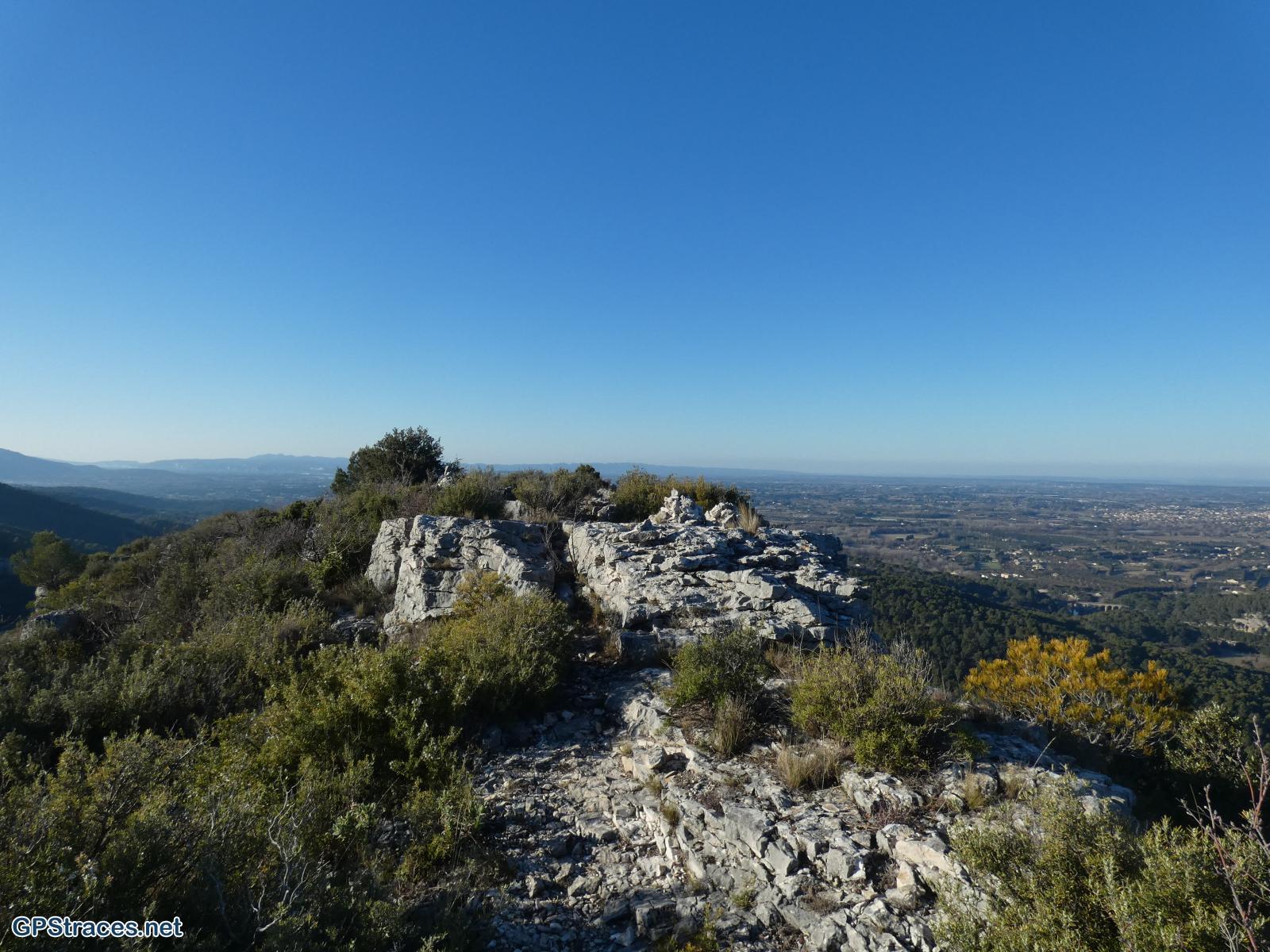 Au sommet de la falaise