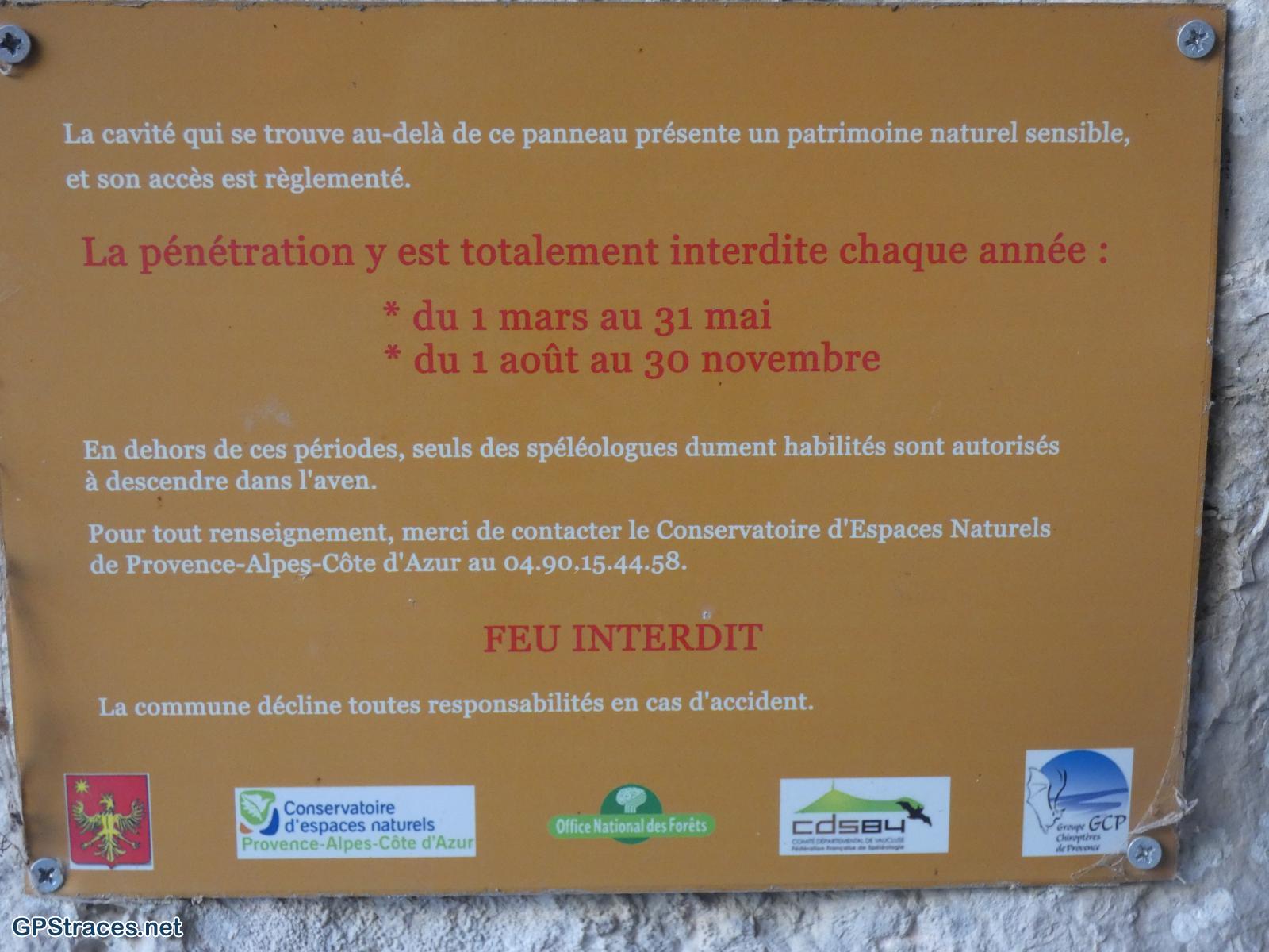 Vaucluse-Fontaine de Vaucluse - Gouffre de Valescure–13