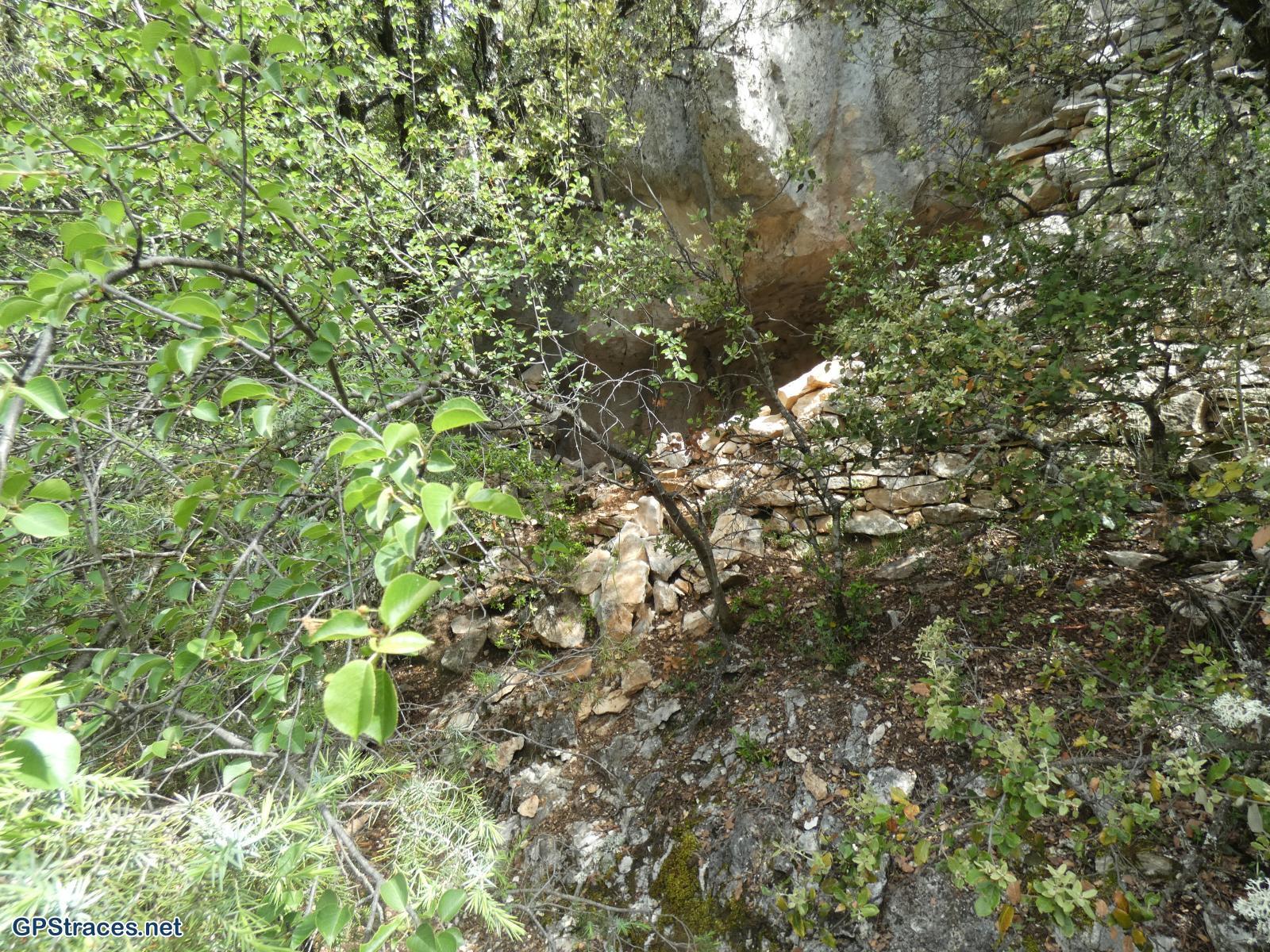 Vaucluse-Habitats oubliés de la Nesque et rocher du Cire–7