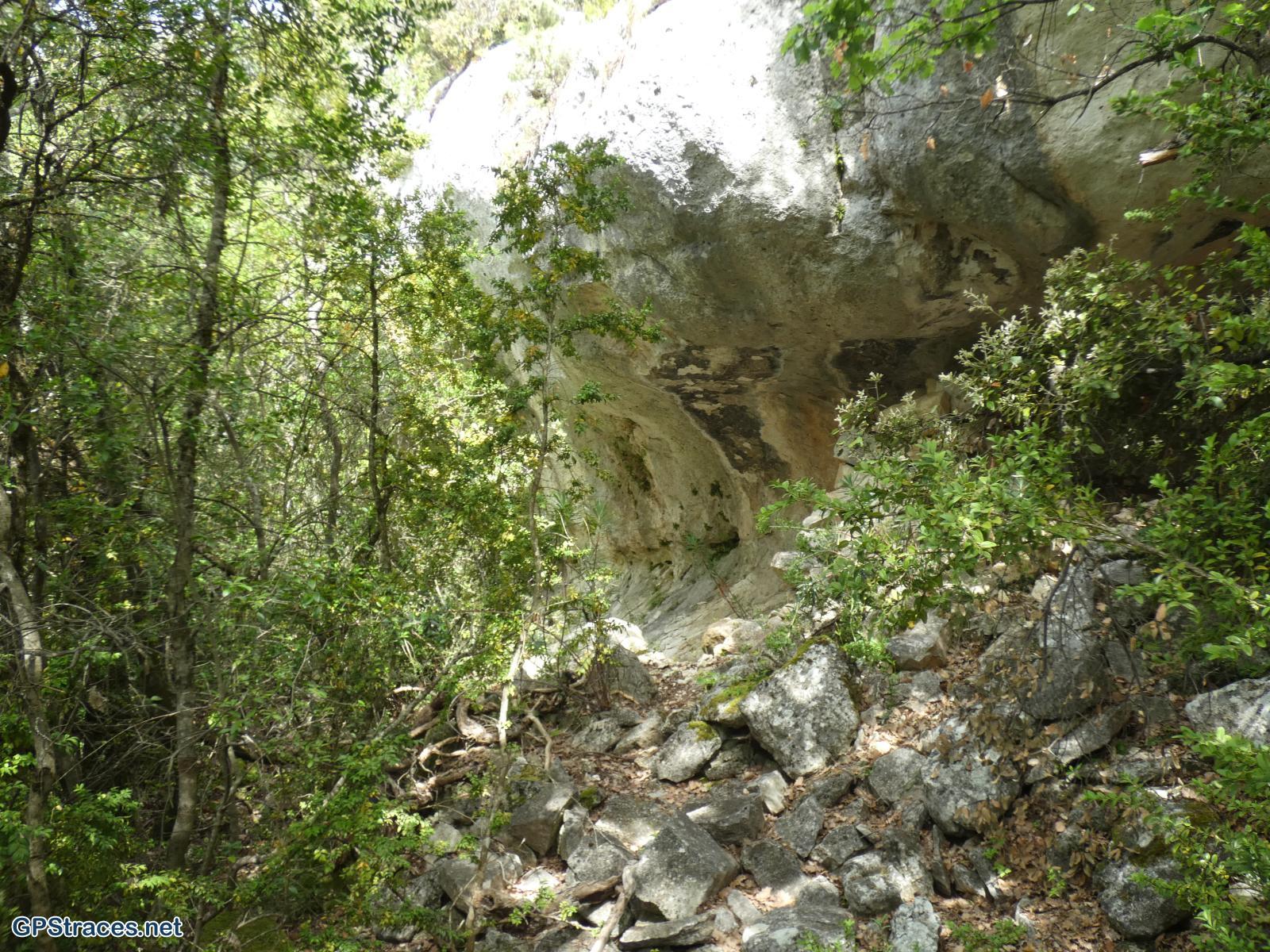 Vaucluse-Habitats oubliés de la Nesque et rocher du Cire–5
