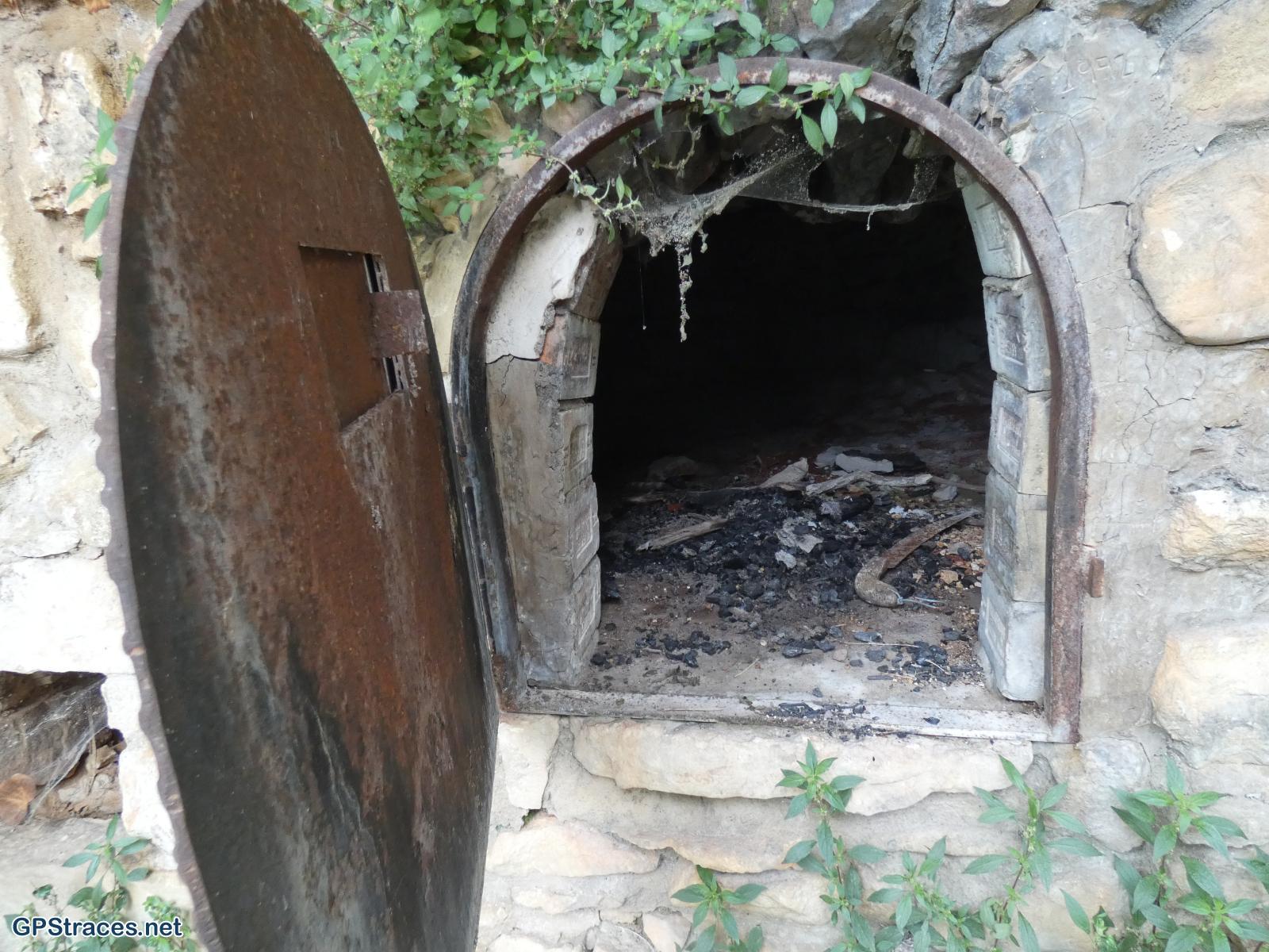 Vaucluse-Habitats oubliés de la Nesque et rocher du Cire–11