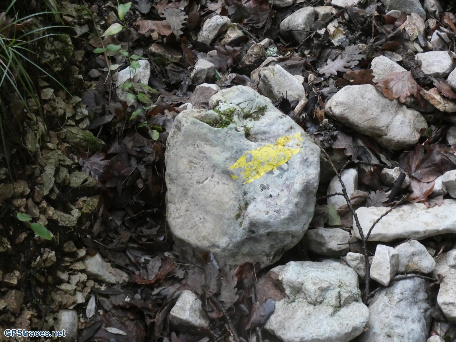 Une balise jaune...