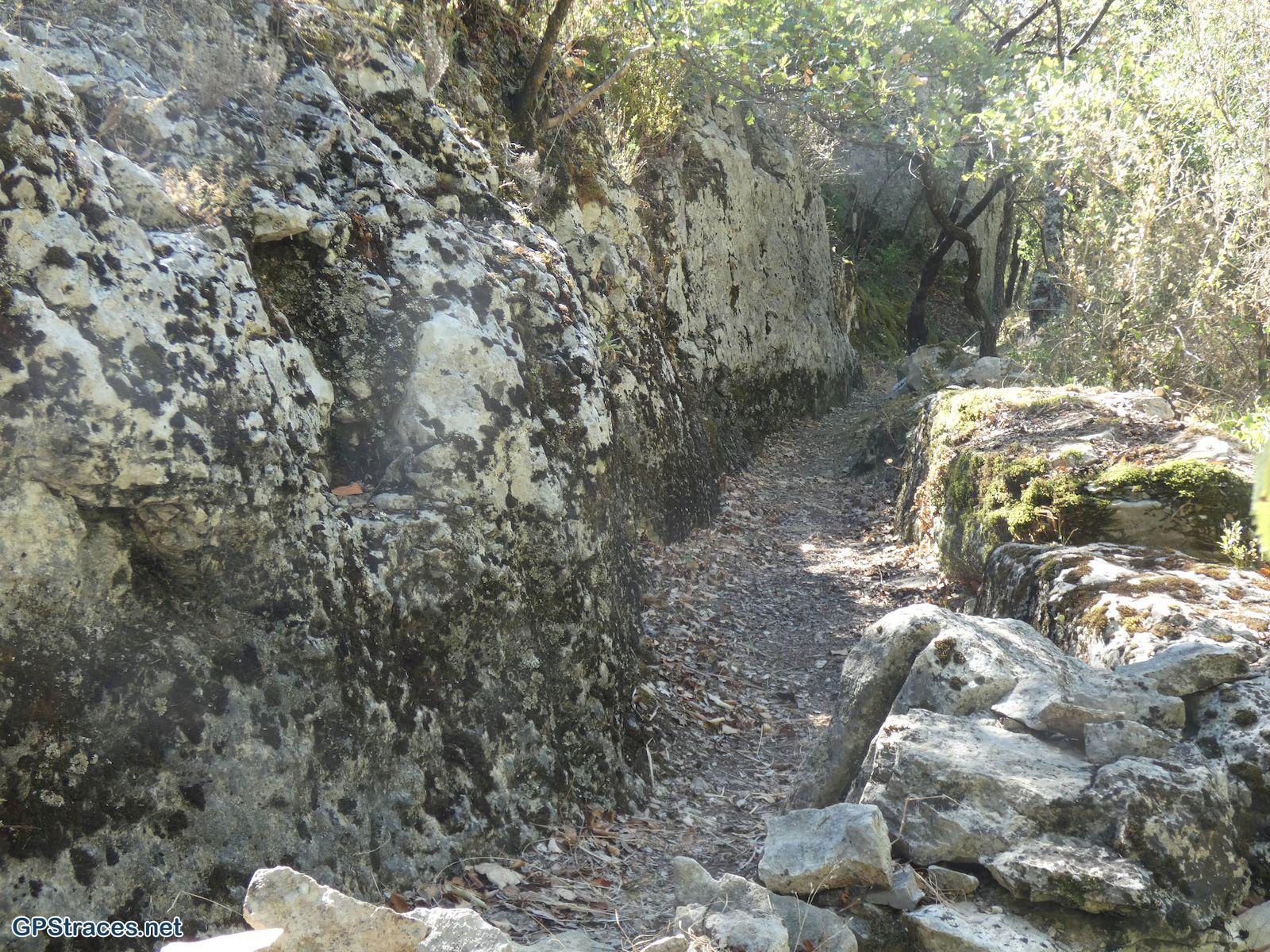 Le béal du moulin des Grailles