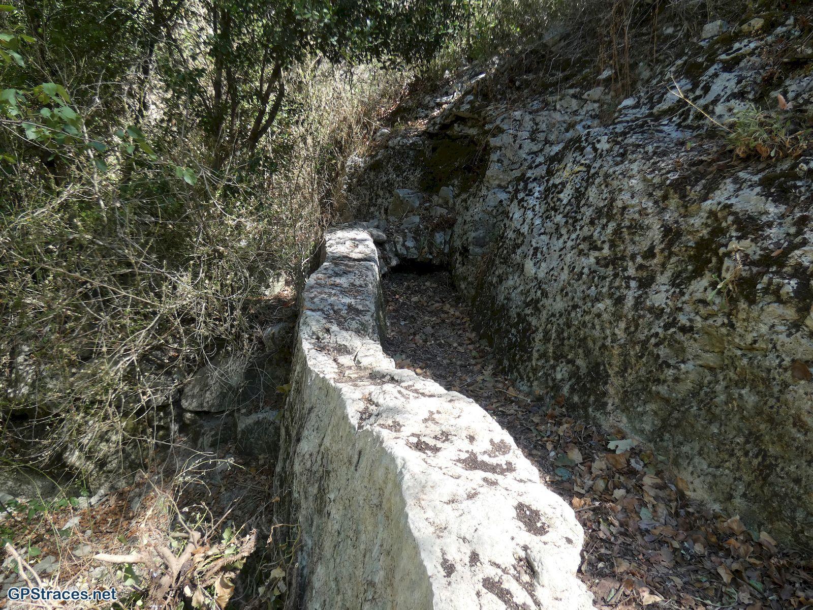 Le béal du moulin des Grailles