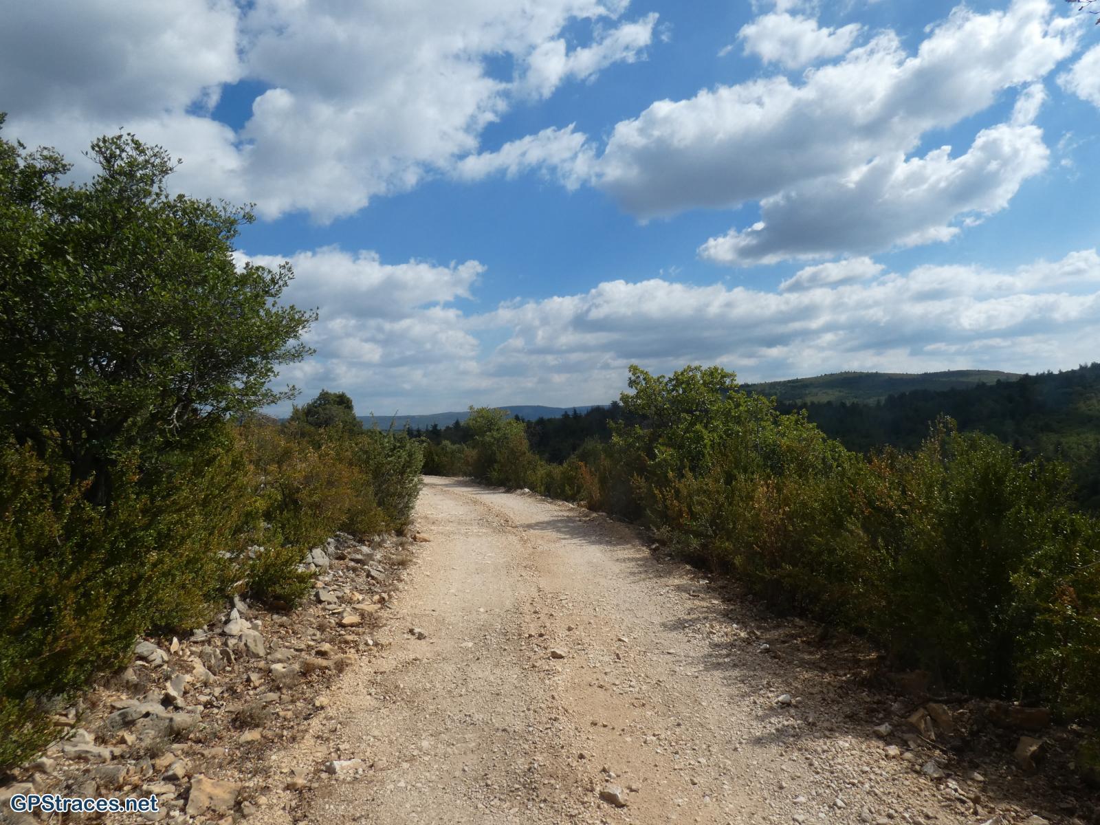 Vaucluse-Le Rocher du Cire et le Mur de la Peste par La Conque Verte–8