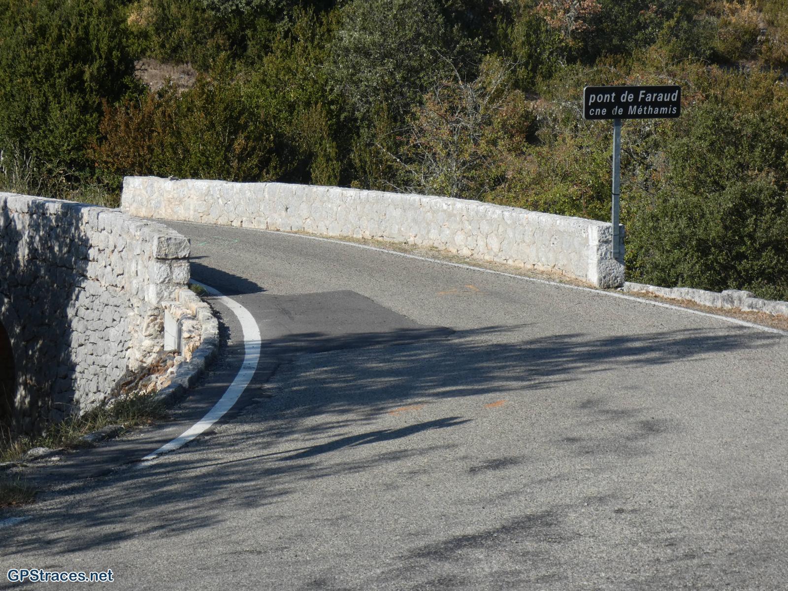 Vaucluse-Le Rocher du Cire et le Mur de la Peste par La Conque Verte–18