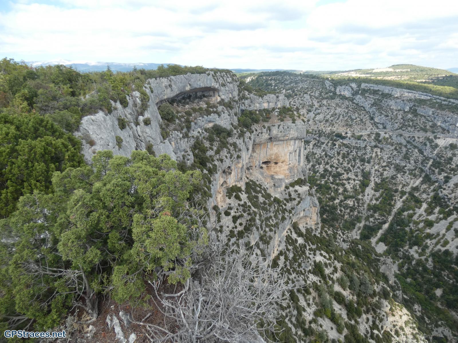 Vaucluse-Le Rocher du Cire par Saint Hubert–1