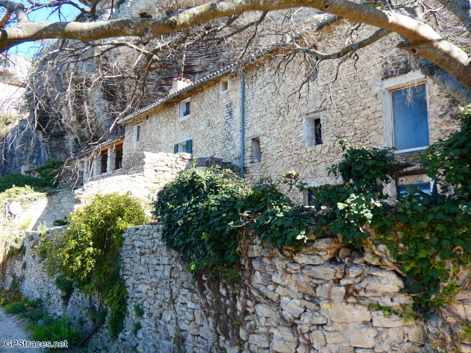Une ferme troglodyte à Saint Gens
