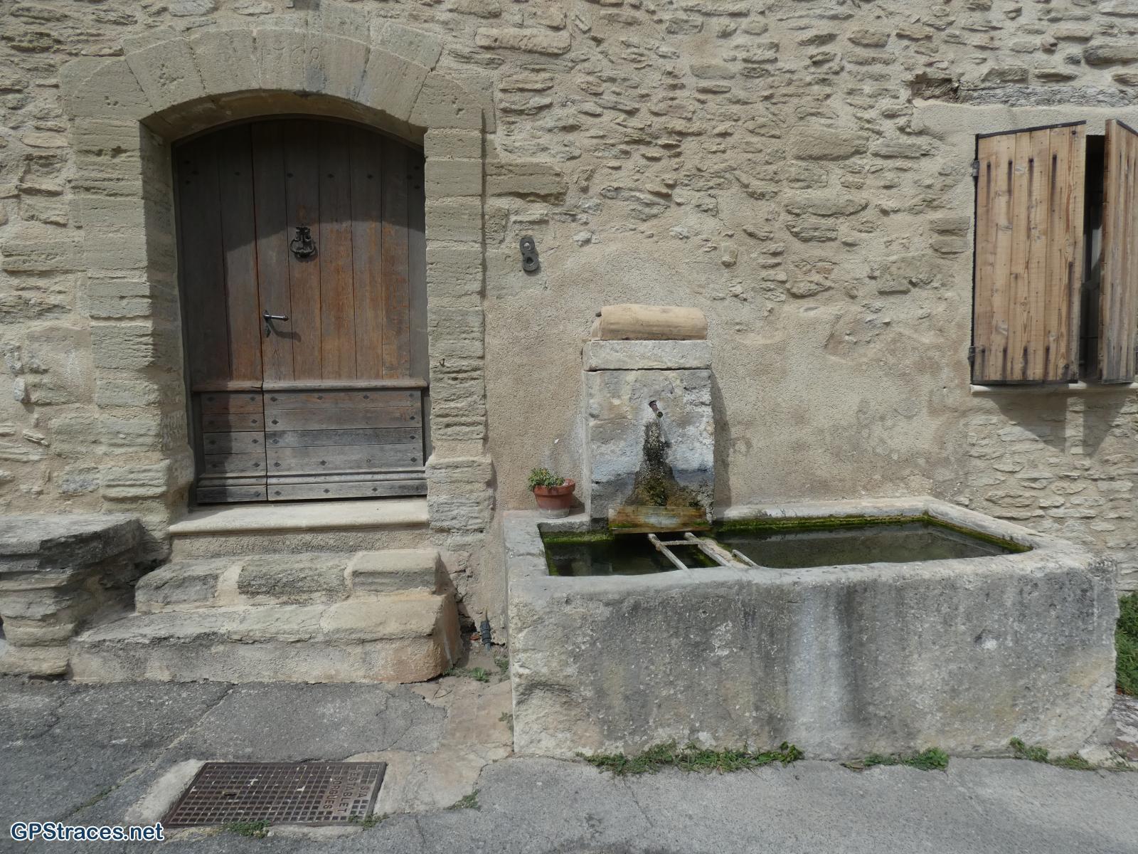 Vaucluse-Saumane - Fontaine de Vaucluse par le Mourre Pelé–0