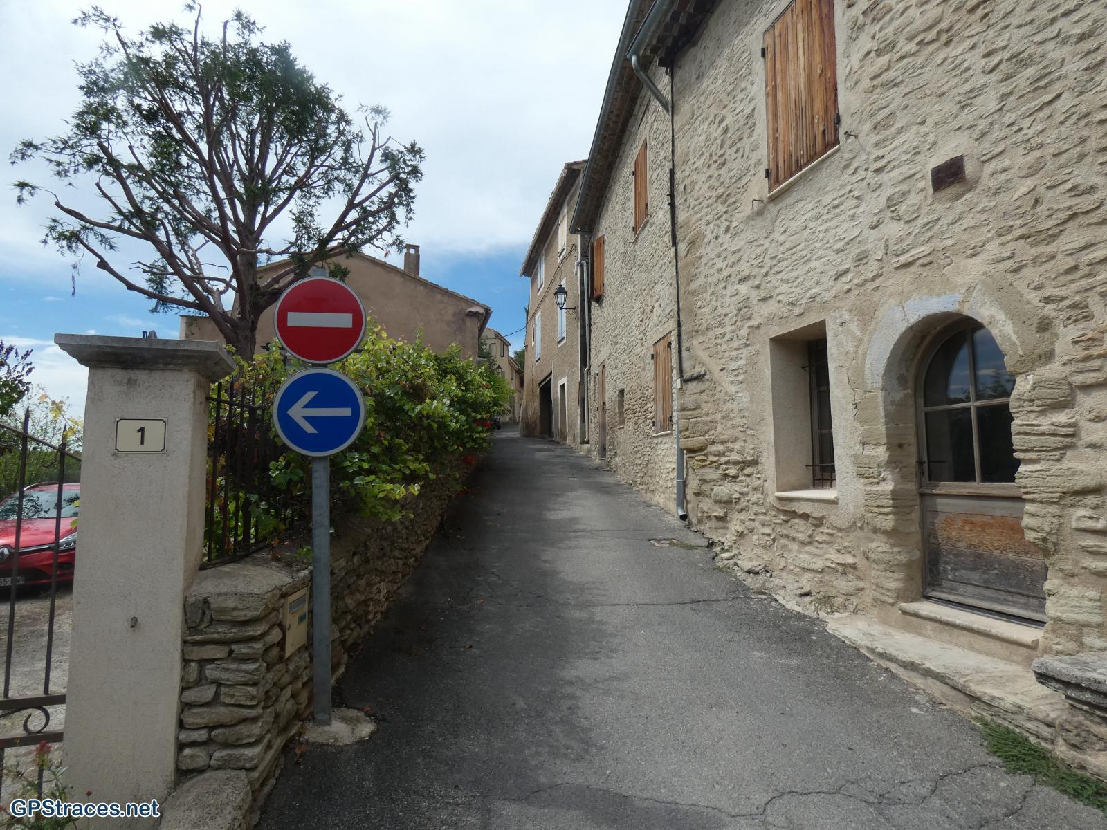 Vaucluse-Saumane - Fontaine de Vaucluse par le Mourre Pelé–1