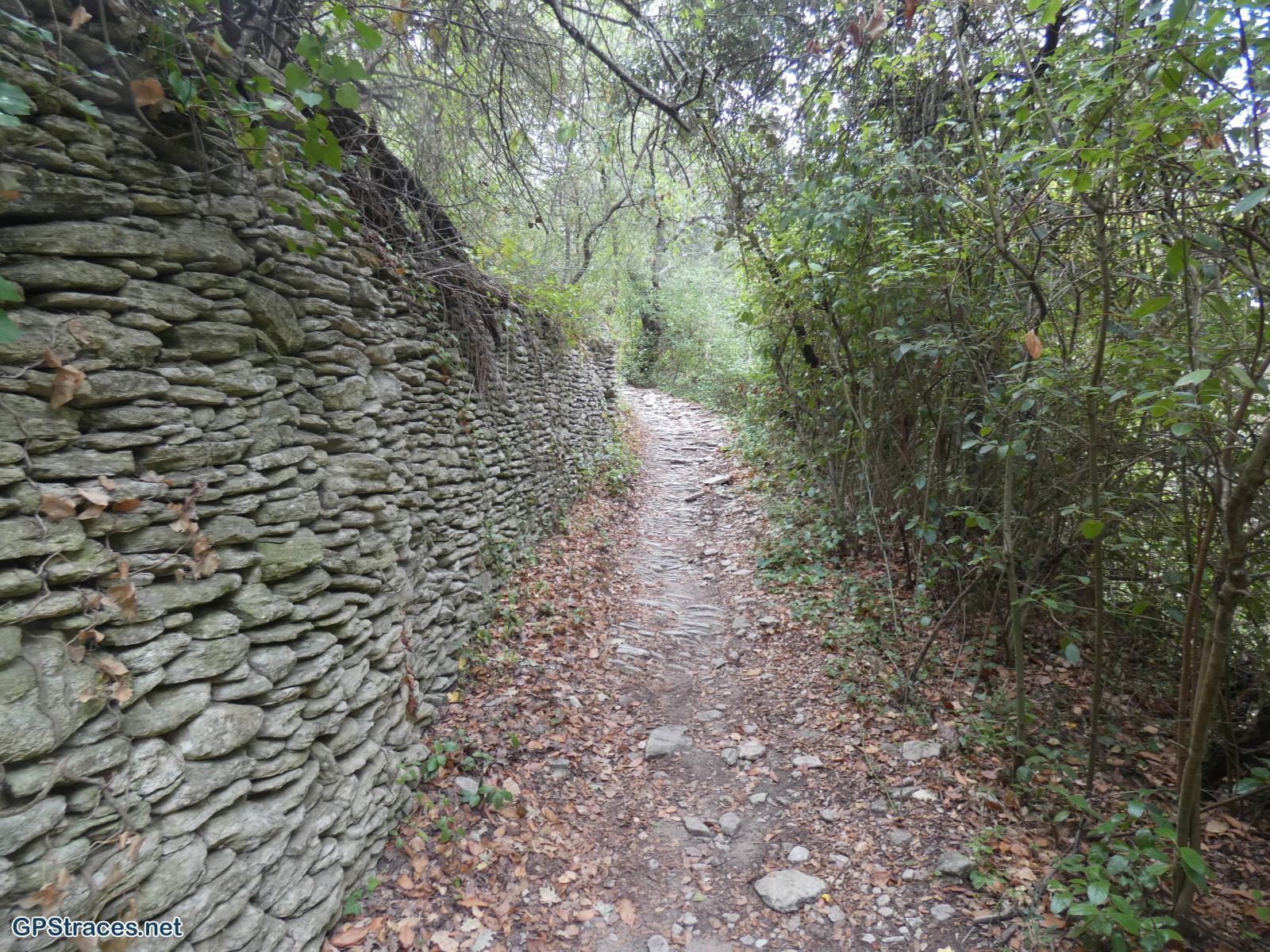Vaucluse-Saumane - Fontaine de Vaucluse par le Mourre Pelé–2